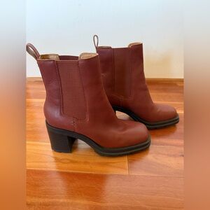 Crown vintage boots size 7. Like new.
